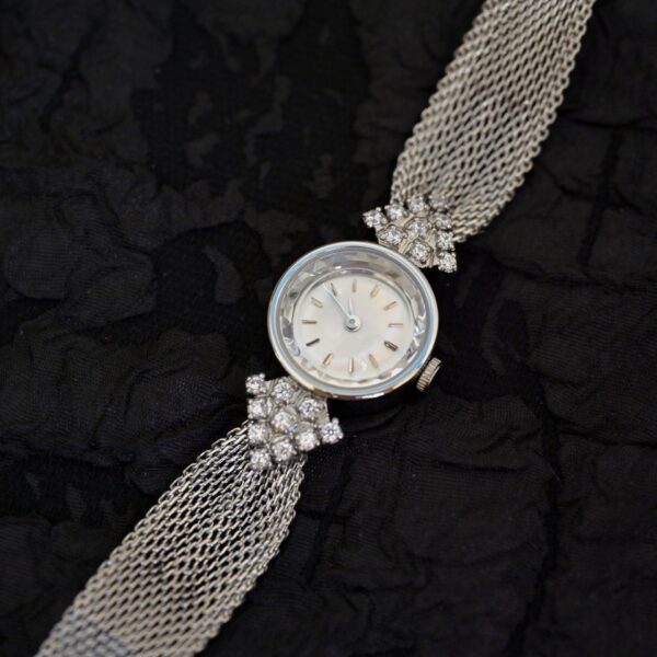 Exquisite Vintage Diamond Quartz Women's Watch - Image 7