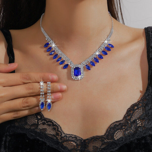 "Stylish Blue Necklace Suit – Elegant Jewelry Set for Any Occasion"